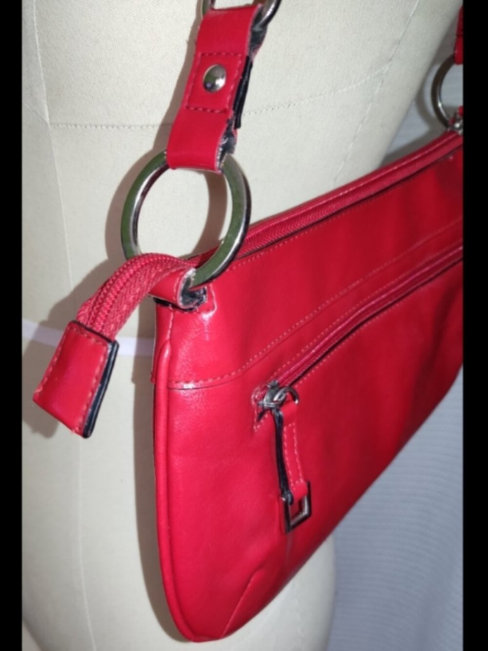 Guess Red Purse - Picture 3 of 16